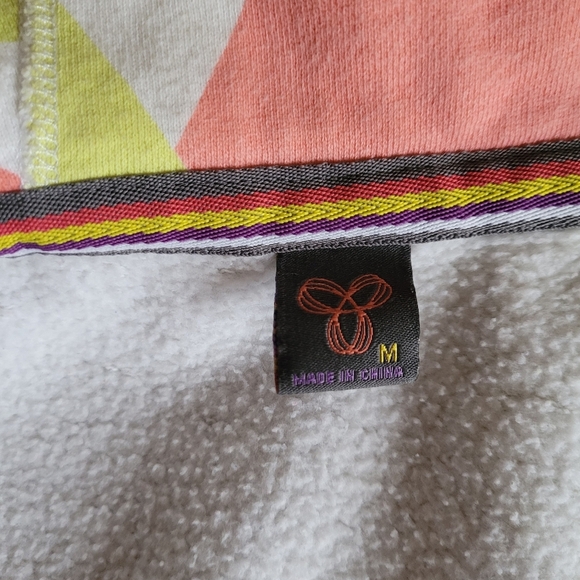 Aritzia TNA geometric print hoodie size medium - Picture 12 of 14